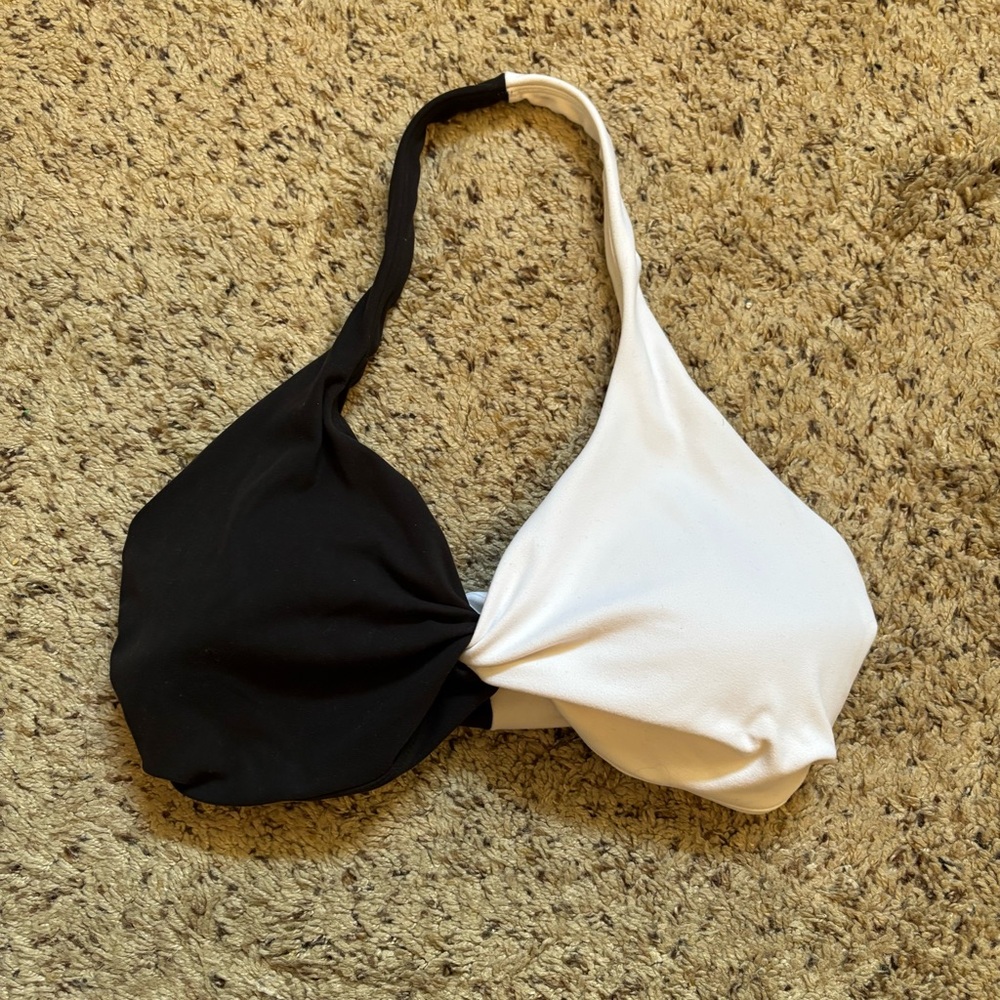 Buff bunny Twisted Halter Sports Bra